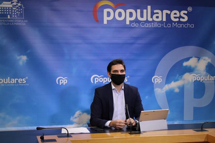 El vicesecreatrio de Comunicación del PP de C-LM, Santiago Serrano, en rueda de prensa