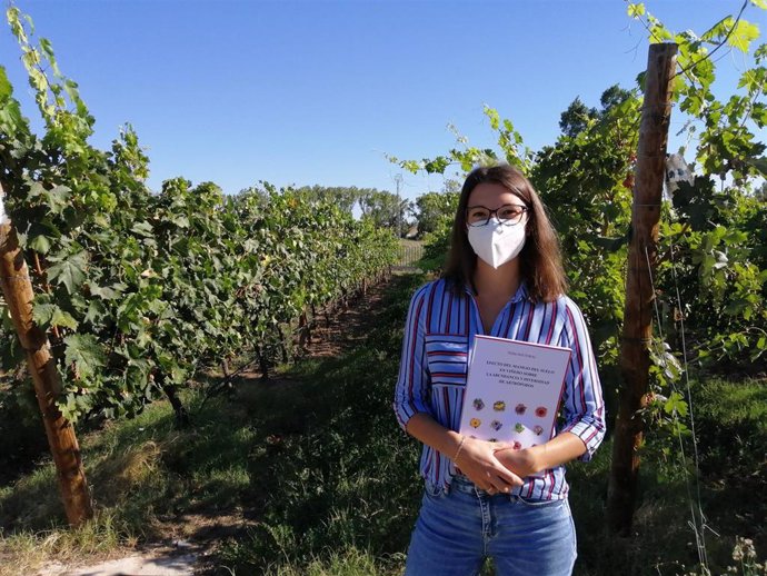María Gloria Sáenz Romo, doctora por la Universidad de La Rioja y autora de la tesis 'Efecto del manejo del suelo en viñedo sobre la abundancia y diversidad de artrópodos'