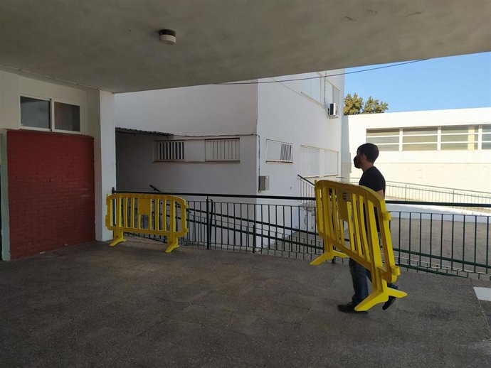 Entrega de material por parte del Ayuntamiento a los colegios de Huelva. 