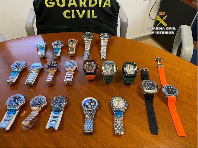 Relojes falsificados intervenidos en el puerto de Algeciras