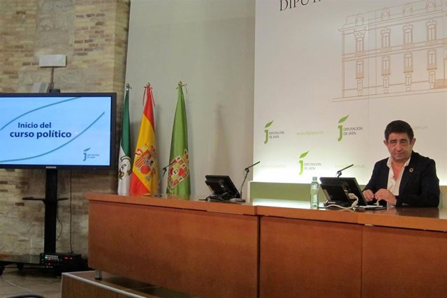 El presidente de la Diputación de Jaén, Francisco Reyes, en la rueda de prensa.