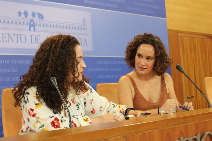 La portavoz parlamentaria de Adelante Andalucía, Inmaculada Nieto, y la diputada Ana Naranjo, en una foto de archivo.