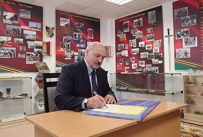 Bielorrusia.- Lukashenko cesó al jefe del KGB por el arresto de 33 rusos de la e