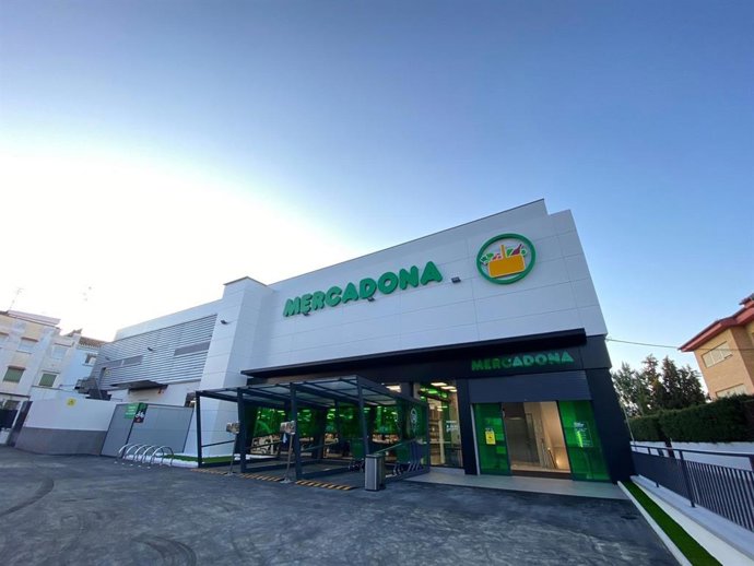 Granada.- Mercadona reabre el supermercado de Divina Infantita tras una inversió