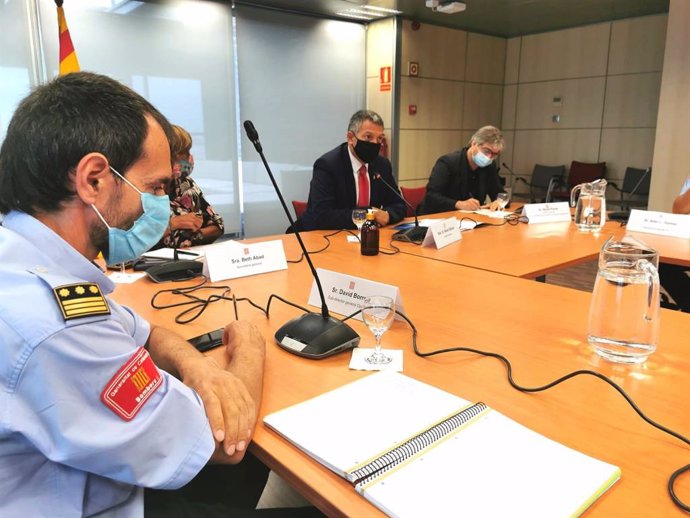 El conseller de Interior de la Generalitat, Miquel Smper, en su primera reunión con los mandos del cuerpo de Bombers de la Generalitat. En Barcelona, el 9 de septiembre de 2020.