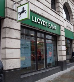 Economía.- Lloyds retoma su reestructuración y despedirá a 865 trabajadores