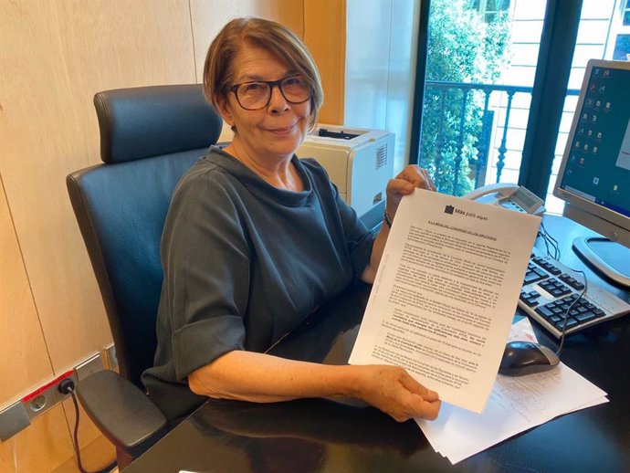 La diputada de Más País-Equo, Inés Sabanés, presenta un escrito a la Mesa del Congreso para que se retome el concurso de RTVE