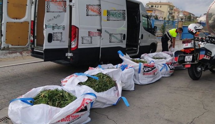 Dos detenidos por llevar 46,05kg de marihuana en una furgoneta en Figueres (Alt Empord)