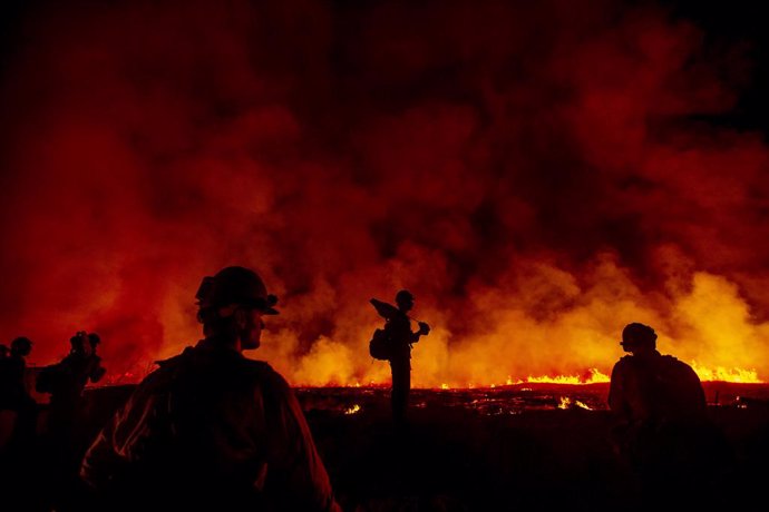 EEUU.- Al menos tres muertos en un incendio forestal en el estado de California