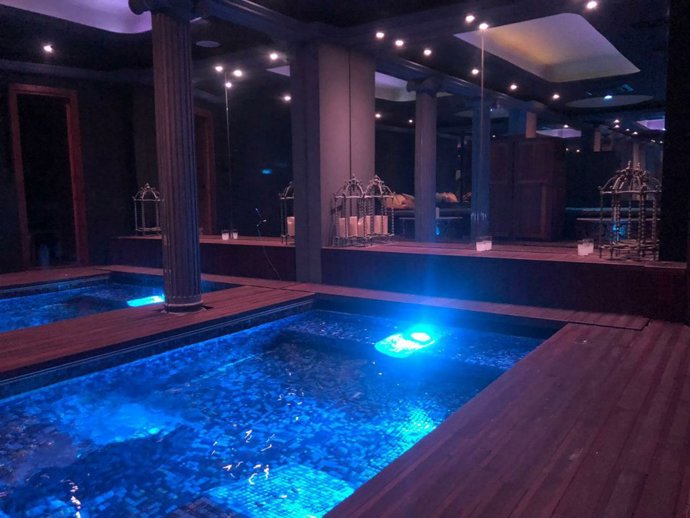 Imagen de la sauna de Azca desalojada por la Policía Nacional