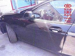 Daños en un vehículo denunciados por la propietaria.