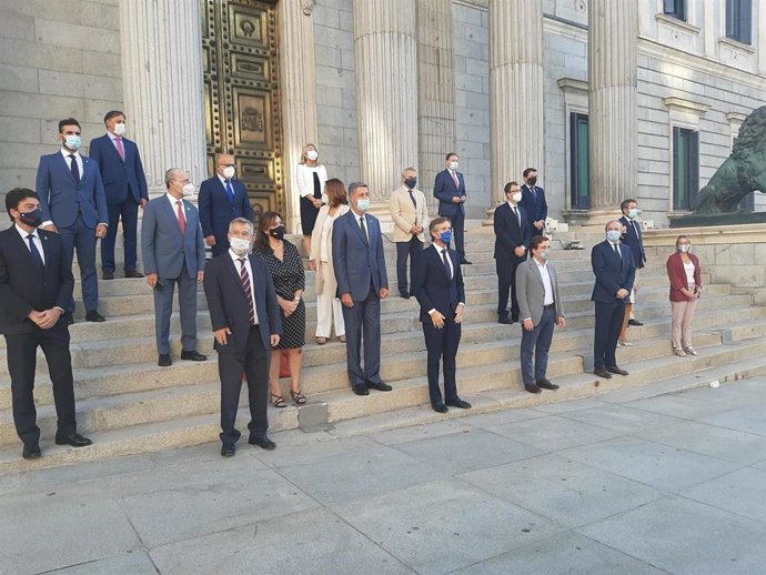 Alcaldes del PP a las puertas del Congreso