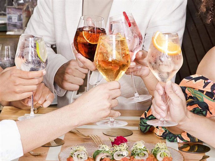 Medias copas, la alternativa a la cerveza y al vermout para disfrutar del ocio diurno con destilados de calidad