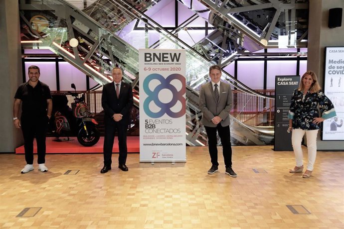 Firma del acuerdo entre el CZFB y Casa Seat para la celebración de BNEW