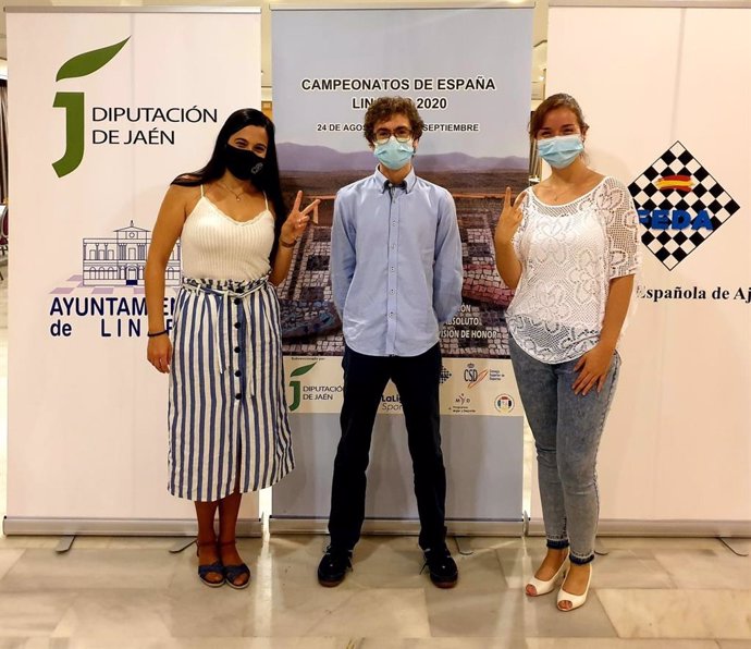 Fotografía tras la conclusión del torneo de Sonia Gil, a la izquierda, con David Antón y Sabrina Vega