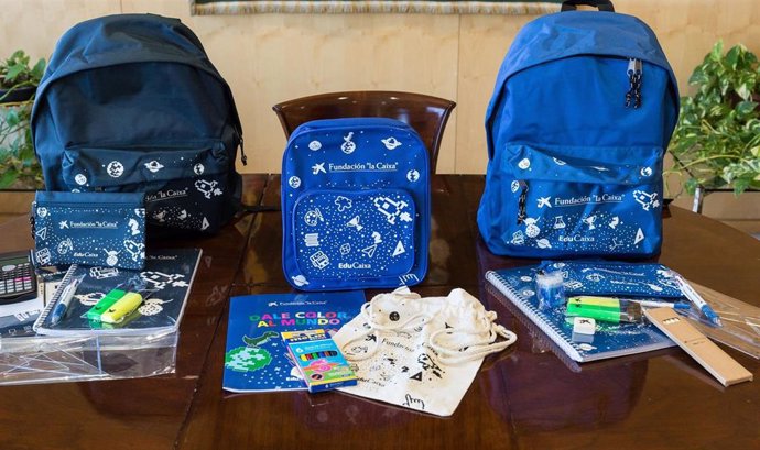 Kits escolares repartidos por la Fundación La Caixa y CaixaBank