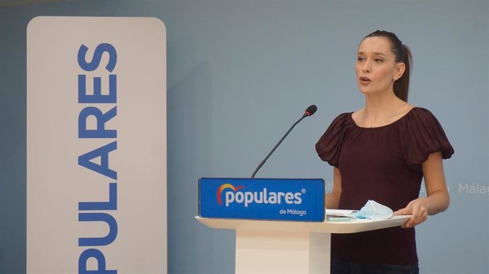 La vicesecretaria del PP de Málaga capital, Elisa Pérez de Siles, en rueda de prensa