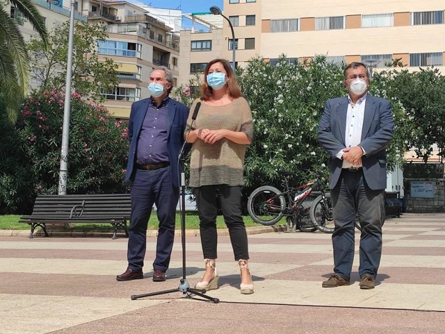 El conseller de Educación, Martí March; la presidenta del Govern, Francina Armengol, y el director general de Planificación, Ordenación y Centros, Antoni Morante.