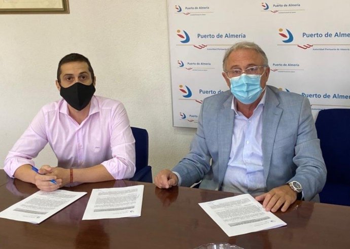 Firma del contrato para la términal de transporte pesado