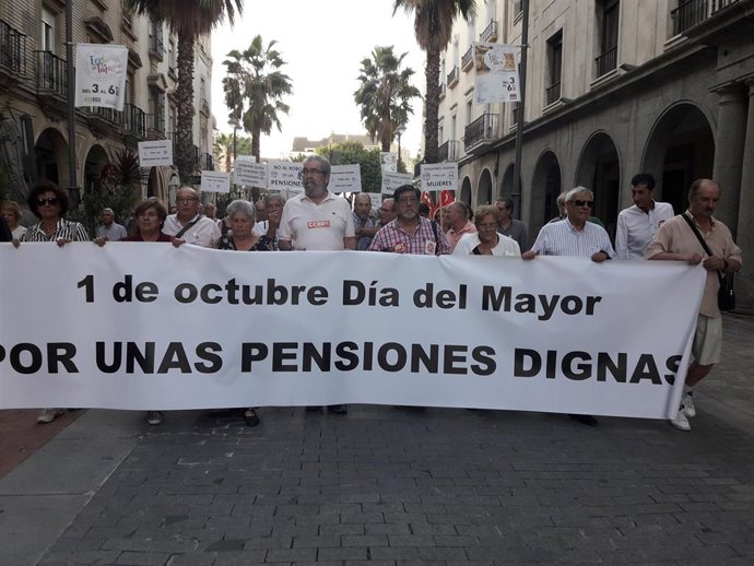 Imagen de archivo de una manifestación de pensionistas en Huelva en 2019. 
