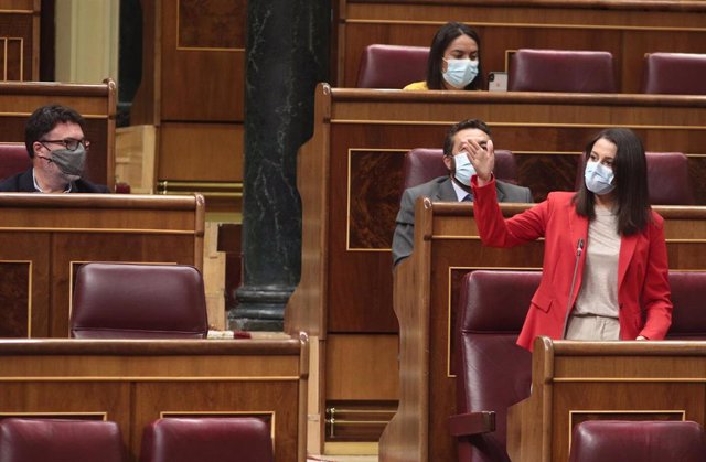 La presidenta de Ciudadanos, Inés Arrimadas, en su escaño en el Congreso de los Diputados.