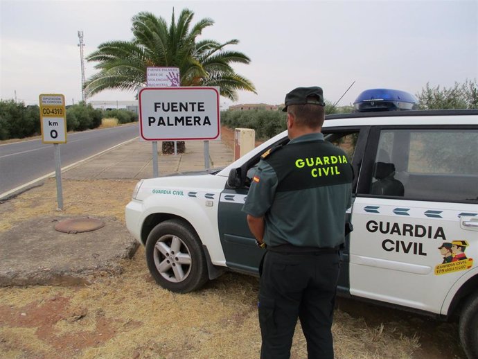 Una patrulla de la Guardia Civil en Fuente Palmera