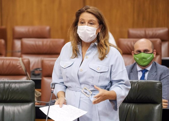 La consejera de Agricultura, Carmen Crespo, este jueves en el Pleno del Parlamento de Andalucía.