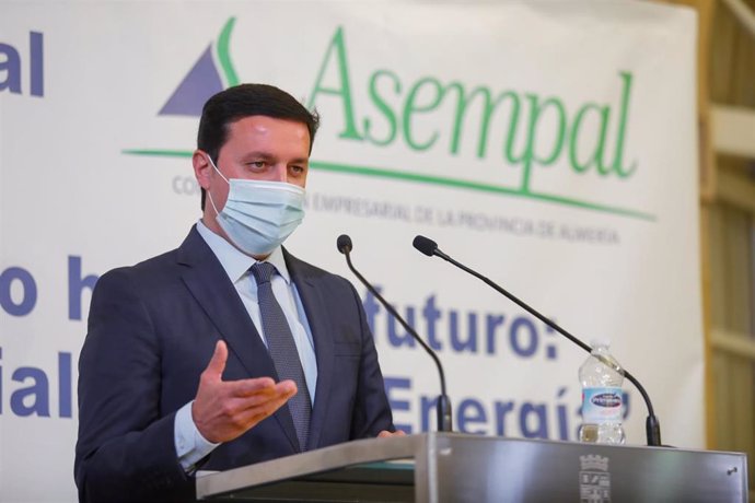 El presidente de la Diputación de Almería, Javier Aureliano García, en la asamblea de Asempal
