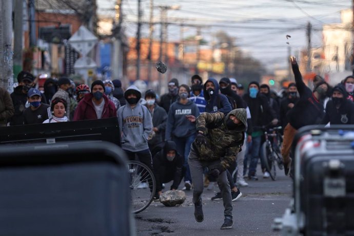 Colombia.- Nueva jornada de protestas contra la brutalidad policial en Bogotá