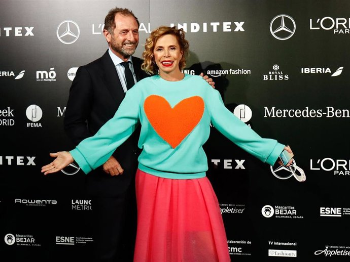 Luis Gasset, novio de Ágatha Ruiz de la Prada, ha asistido por primera vez a uno de los desfiles de la diseñadora