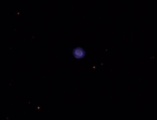 Una imagen de la nebulosa planetaria "Blue Snowball" tomada con el Observatorio de la Universidad Estatal de Florida. La supernova LSQ14fmg explotó en un sistema similar a este