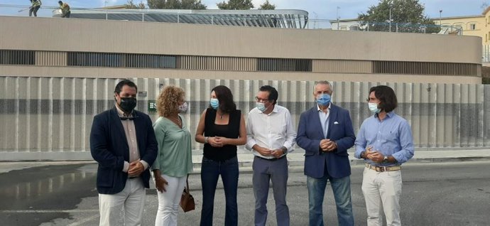 Visita de Loles López al nuevo centro de salud de Isla Chica, que abrirá "en unos meses".
