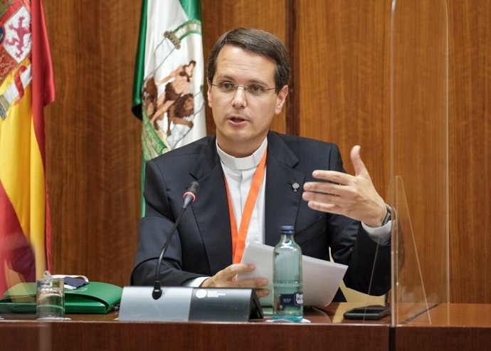 El presidente de Escuelas Católicas de Andalucía (ECA), Miguel Canino, en una imagen de junio de su participación en la Comisión de Recuperación del Covid del Parlamento de Andalucía. 