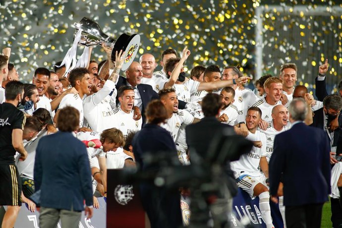 Fútbol/Primera.- El Real Madrid afronta su complicado reto de defender trono sin