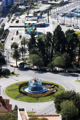 Plaza de Torrijos y el cubo del Museo Pompidou, en Málaga 