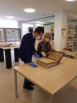 El IVCR+i restaura un 'libro de giradora' de 1832 del Archivo Municipal de Elda