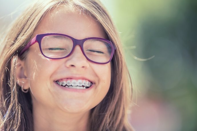 Breve guía sobre ortodoncias: ¿Por qué hay tantos niños con brackets?