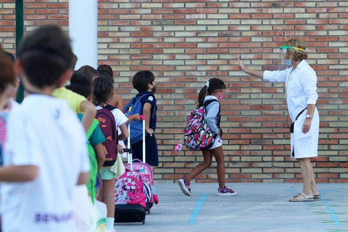 Primer día del curso escolar donde se aplicarán las medidas preventivas diseñadas por la Junta contra el COVID-19, en la imagen el colegio público, Federico García Lorca.  Málaga a 10 de septiembre 2020