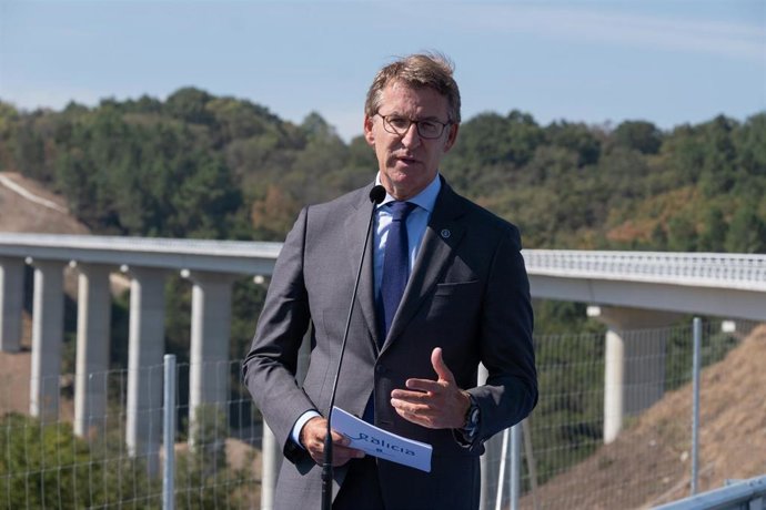 Feijóo preside el acto de puesta en servicio del nuevo acceso al polígono industrial de San Cibrao das Viñas. 