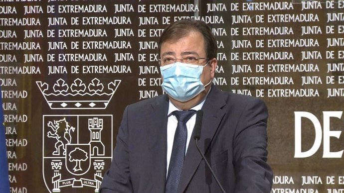 Guillermo Fernández Vara en rueda de prensa en Mérida.