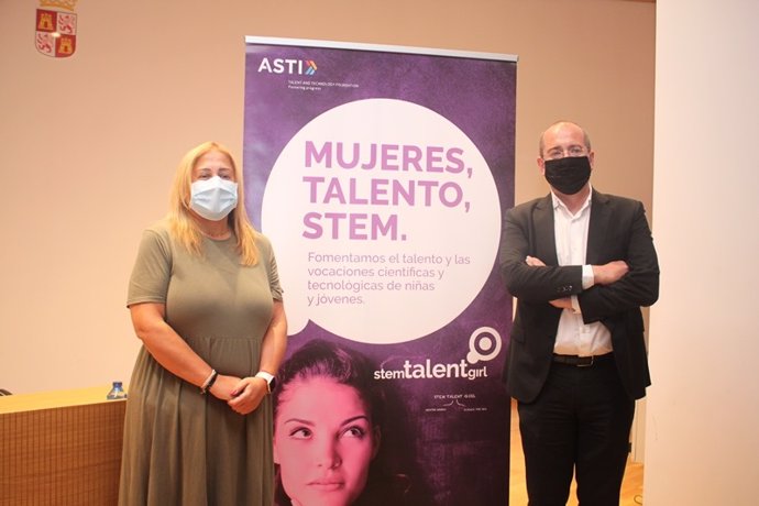 Yolanda De Gregorio Y Roberto Arranz Presentan El Proyecto STEM Talent Girl.