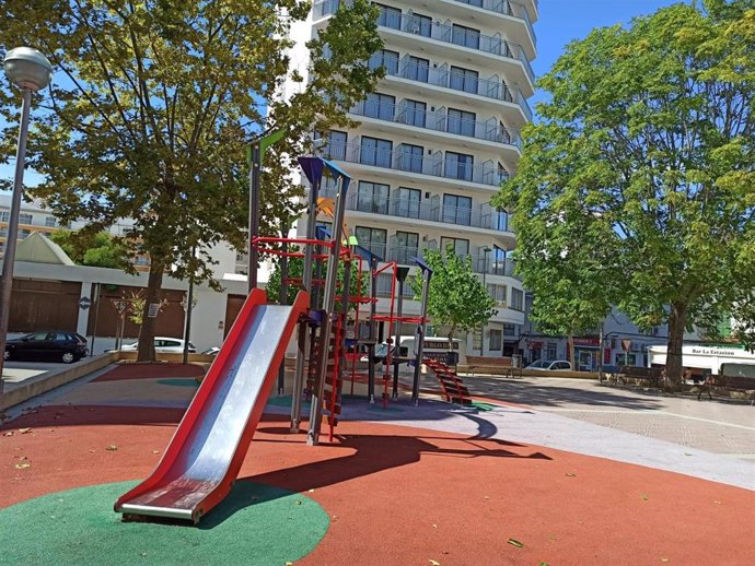 Parque infantil en el Arenal de Llucmajor, frente al hotel Blue Sea Arenal.