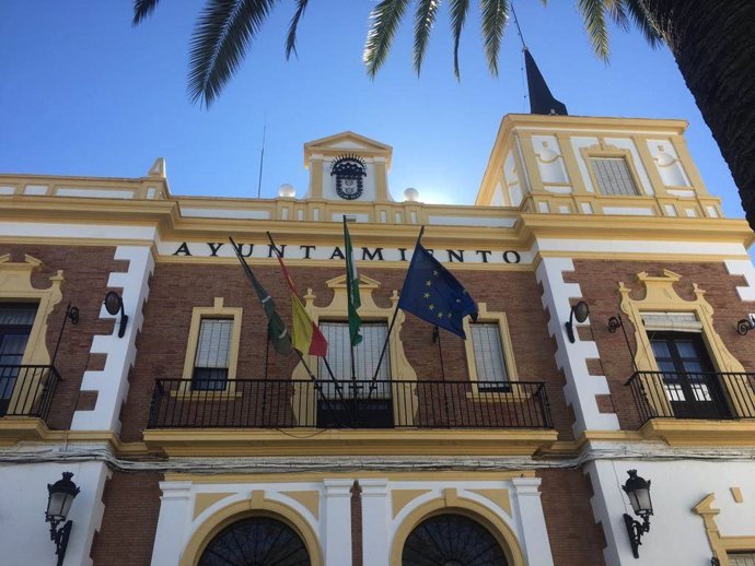 Fachada del Ayuntamiento de Valverde del Camino (Huelva).