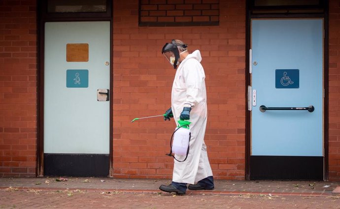 Trabajos de desinfección en Leicester (Reino Unido) durante la pandemia de coronavirus