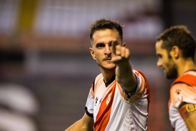 Juan Villar celebra un gol con el Rayo Vallecano