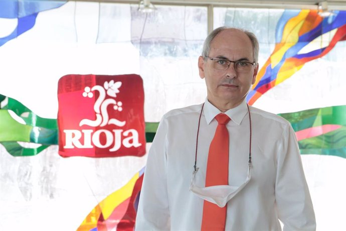 El director general del Consejo Regulador De Rioja, José Luis Lapuente, posa ante la cámara en la sede del Consejo Regulador. En Logroño, La Rioja, (España), a 9 de septiembre de 2020.