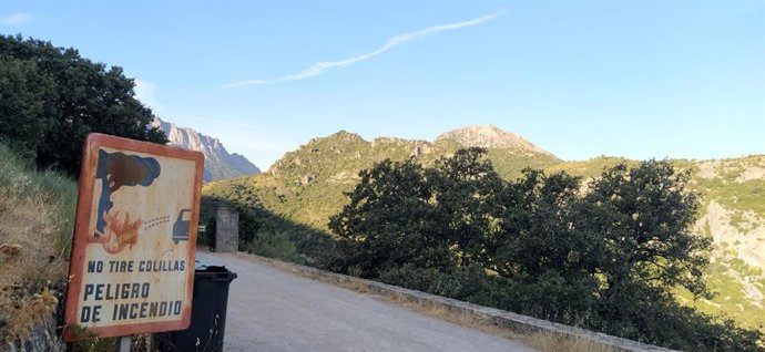 Imagen de cartel advirtiendo del peligro de incendios por colillas