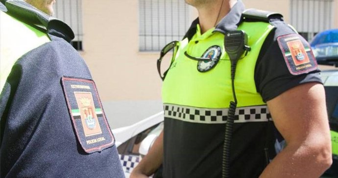 Agentes de la Policía Local de Talavera la Real