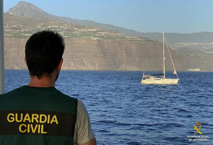 La Guardia Civil intercepta un velero con droga en la ruta africana