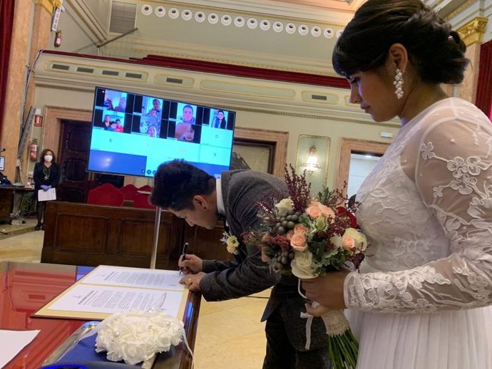 Una de las boda civiles oficiadas